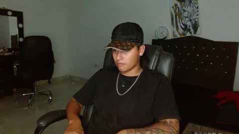 Snapshot of davidbless chatting on December 19, 2:18 am David Bless online show from December 19, 2:18 am