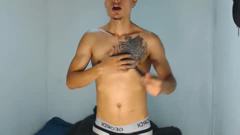 Snapshot of davidgalvis1 chatting on December 2, 8:00 pm David Galvis - independent model online show from December 2, 8:00 pm