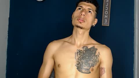 Snapshot of davidgalvis1 chatting on December 6, 6:17 pm David Galvis - independent model online show from December 6, 6:17 pm