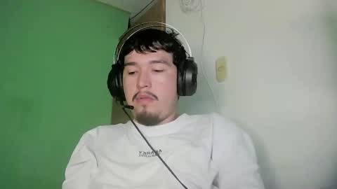 Snapshot of davidlasecuela chatting on February 12, 5:24 am DavidSkinny online show from February 12, 5:24 am