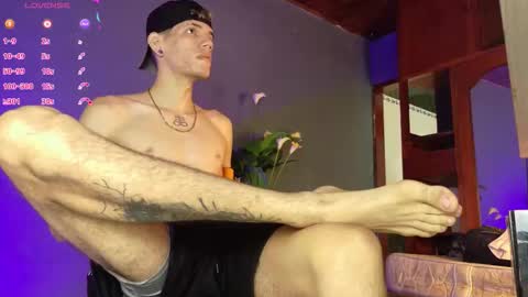 Snapshot of daviid_huge chatting on October 12, 4:50 pm daviid_huge online show from October 12, 4:50 pm