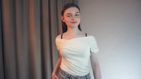 Snapshot of davinagreengo chatting on April 21, 10:12 pm Louise online show from April 21, 10:12 pm