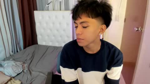 Snapshot of davincihugecock chatting on April 18, 7:07 pm daniel online show from April 18, 7:07 pm