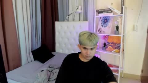 Snapshot of davincihugecock chatting on April 19, 5:45 pm daniel online show from April 19, 5:45 pm