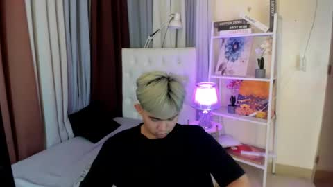 Snapshot of davincihugecock chatting on April 19, 6:10 pm daniel online show from April 19, 6:10 pm