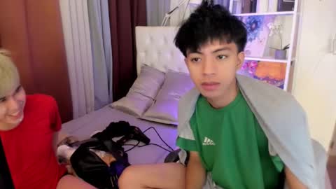 Snapshot of davincihugecock chatting on April 23, 5:59 pm daniel online show from April 23, 5:59 pm