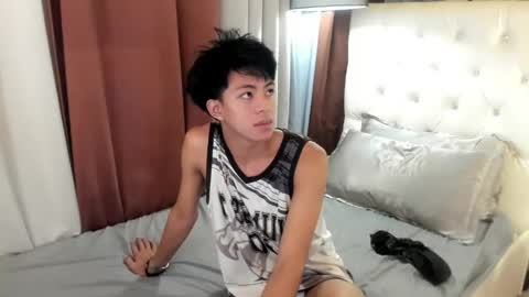 Snapshot of davincihugecock chatting on May 5, 4:48 pm daniel online show from May 5, 4:48 pm