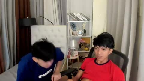 Snapshot of davincihugecock chatting on June 8, 1:28 am daniel online show from June 8, 1:28 am