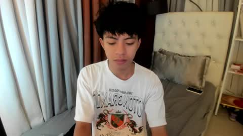 Snapshot of davincihugecock chatting on June 10, 2:01 am daniel online show from June 10, 2:01 am