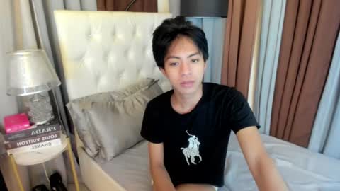 Snapshot of davincihugecock chatting on July 12, 6:10 pm daniel online show from July 12, 6:10 pm