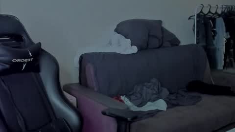 Snapshot of davisross chatting on December 11, 12:12 am davis online show from December 11, 12:12 am