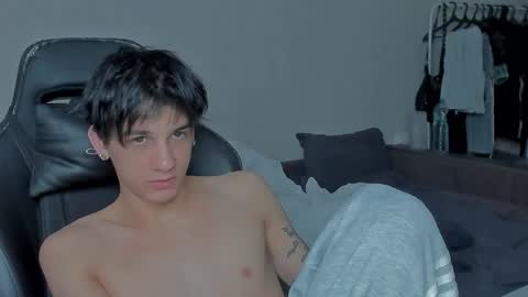 Snapshot of davisross chatting on December 20, 8:12 pm davis online show from December 20, 8:12 pm