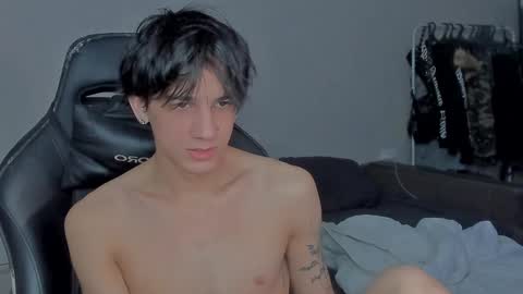 Snapshot of davisross chatting on January 9, 8:55 pm davis online show from January 9, 8:55 pm