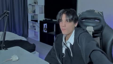 Snapshot of davisross chatting on October 6, 12:30 am davis online show from October 6, 12:30 am