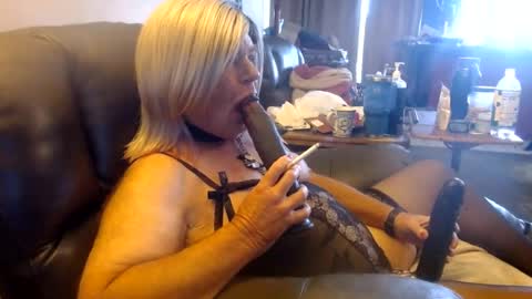 dawndoesall online show from August 1, 9:25 pm