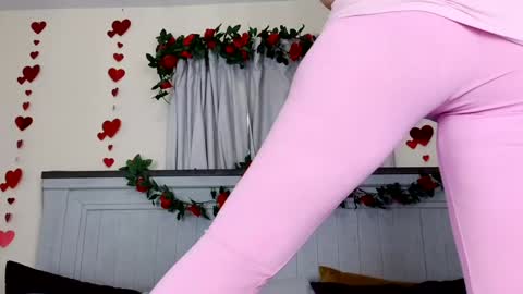 Snapshot of dawnwillow chatting on April 10, 8:46 pm Dawn Willow online show from April 10, 8:46 pm