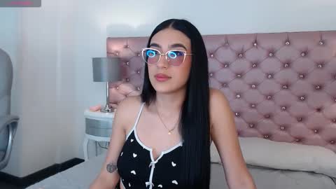 Snapshot of dayaaan_ chatting on January 8, 7:27 pm dayaaan_ online show from January 8, 7:27 pm