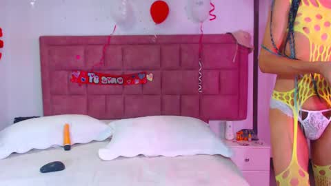 Snapshot of dayannaxxo chatting on February 19, 12:14 am dayannaxxo online show from February 19, 12:14 am