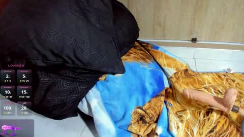 Snapshot of dayhanshelby chatting on September 18, 10:23 pm nice too meet you i m alison online show from September 18, 10:23 pm