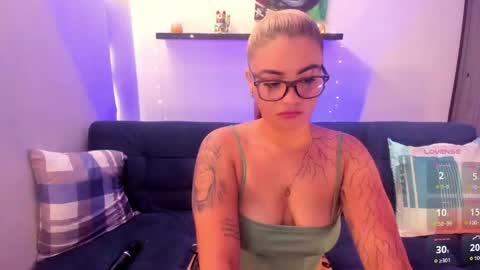 Snapshot of dayvalencia_ chatting on April 24, 6:43 pm Day online show from April 24, 6:43 pm