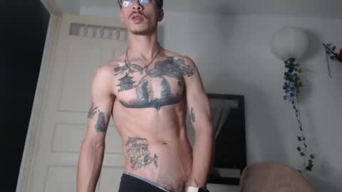 Snapshot of dazzayyy chatting on April 28, 2:27 am dazzayy online show from April 28, 2:27 am