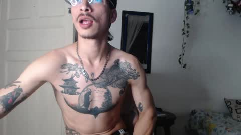 Snapshot of dazzayyy chatting on April 29, 2:04 am dazzayy online show from April 29, 2:04 am