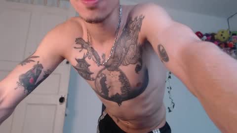 Snapshot of dazzayyy chatting on May 1, 9:41 pm dazzayy online show from May 1, 9:41 pm