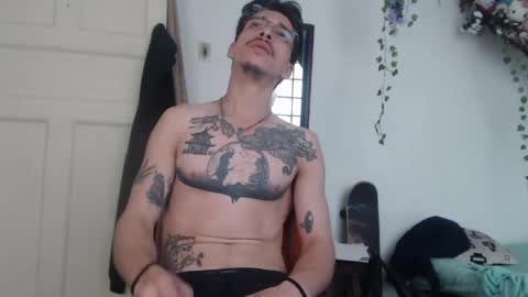 Snapshot of dazzayyy chatting on May 9, 7:52 pm dazzayy online show from May 9, 7:52 pm