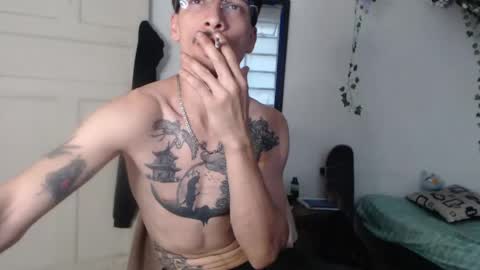 Snapshot of dazzayyy chatting on May 10, 10:48 pm dazzayy online show from May 10, 10:48 pm