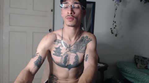 Snapshot of dazzayyy chatting on May 15, 12:50 am dazzayy online show from May 15, 12:50 am