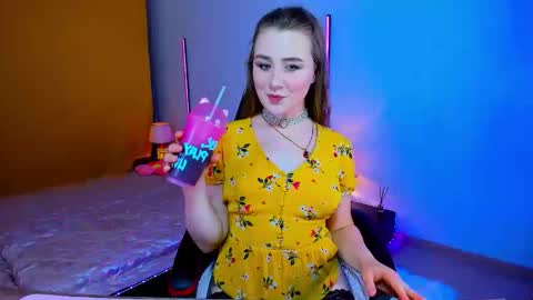 Snapshot of dazzlemoves chatting on June 11, 2:53 am Zlata Golden online show from June 11, 2:53 am