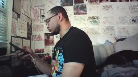 Snapshot of dbeamon92 chatting on April 19, 1:43 pm dbeamon92 online show from April 19, 1:43 pm