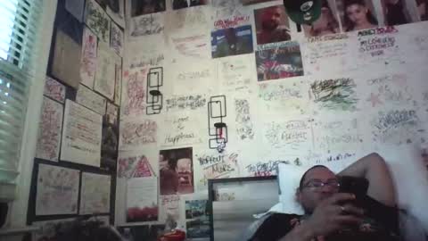 Snapshot of dbeamon92 chatting on April 19, 6:10 pm dbeamon92 online show from April 19, 6:10 pm