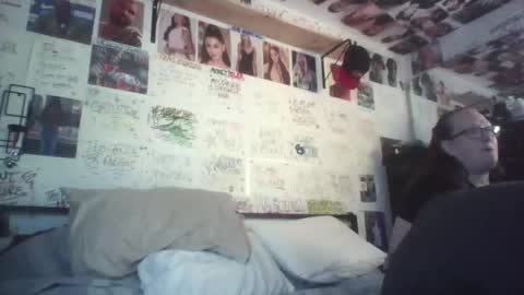 Snapshot of dbeamon92 chatting on April 22, 12:57 am dbeamon92 online show from April 22, 12:57 am