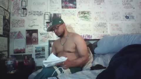 Snapshot of dbeamon92 chatting on April 23, 1:07 am dbeamon92 online show from April 23, 1:07 am