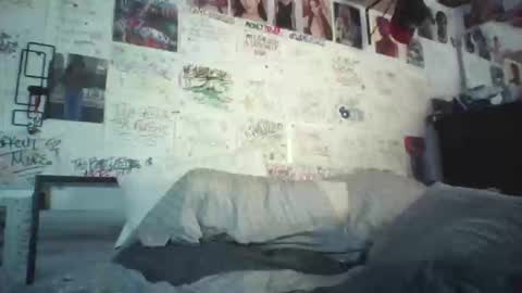 Snapshot of dbeamon92 chatting on April 28, 2:27 am dbeamon92 online show from April 28, 2:27 am