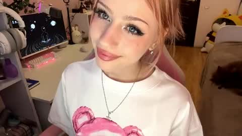 Maggie online show from April 28, 1:04 am