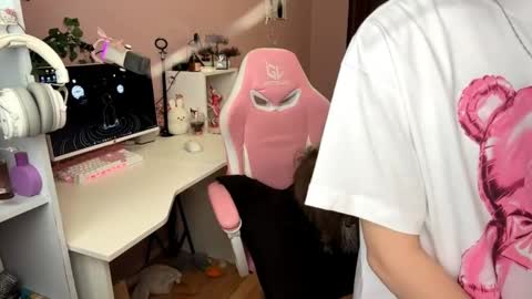 Maggie online show from April 28, 2:27 am