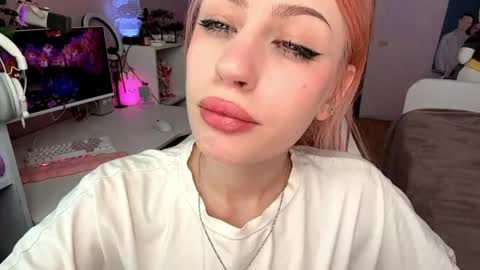 Maggie online show from April 29, 1:43 am