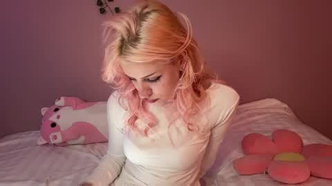 Snapshot of deannmagnie chatting on May 27, 10:45 am Maggie online show from May 27, 10:45 am