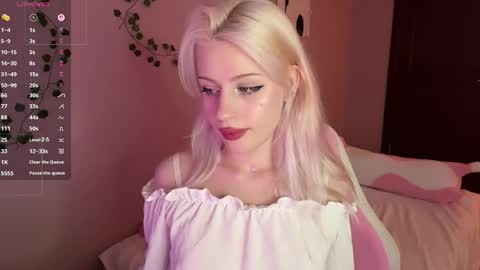 Snapshot of deannmagnie chatting on June 9, 1:56 pm Maggie online show from June 9, 1:56 pm