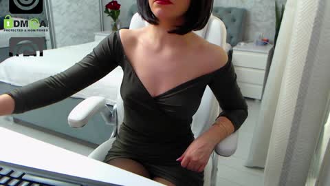 Snapshot of dear_ellisse chatting on January 7, 10:22 am Elly online show from January 7, 10:22 am