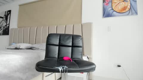 dear_lola online show from February 3, 7:21 pm