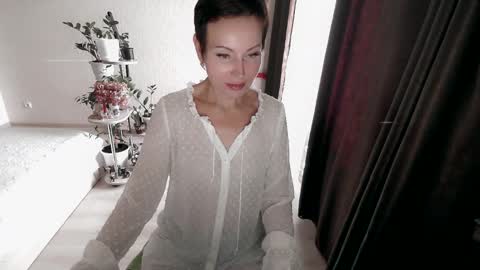 Snapshot of dear_mia_ chatting on October 17, 10:07 am Mia online show from October 17, 10:07 am