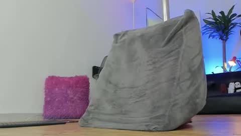 dearmilu28 online show from March 25, 6:58 pm