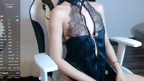 dearwy_ online show from May 20, 6:03 pm
