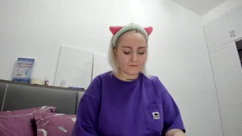 Debbie Mon Tue Fri Sun Sat GMT 3 1000am - 0400pm  online show from February 12, 8:40 pm