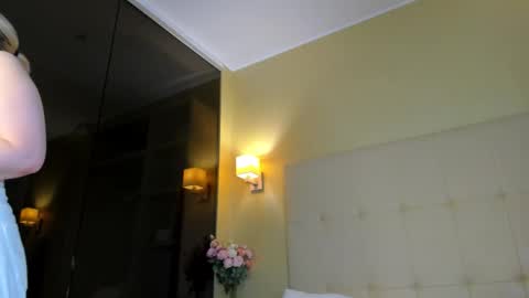 Debbie Mon Tue Fri Sun Sat GMT 3 1000am - 0400pm  online show from September 19, 4:18 pm