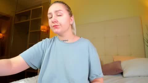 Debbie Mon Tue Fri Sun Sat GMT 3 1000am - 0400pm  online show from October 8, 5:21 pm