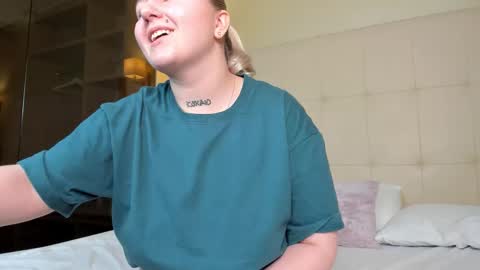 Debbie Mon Tue Fri Sun Sat GMT 3 1000am - 0400pm  online show from October 16, 5:36 pm